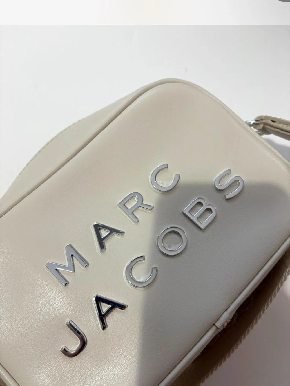 Marc Jacobs Cream Crossbody flash camera  Bag